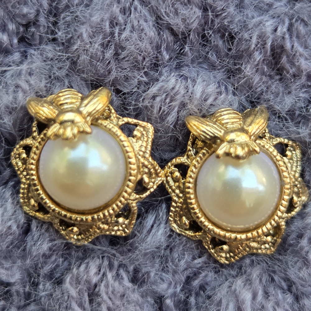 Elegant Gold Tone and Pearl Earrings